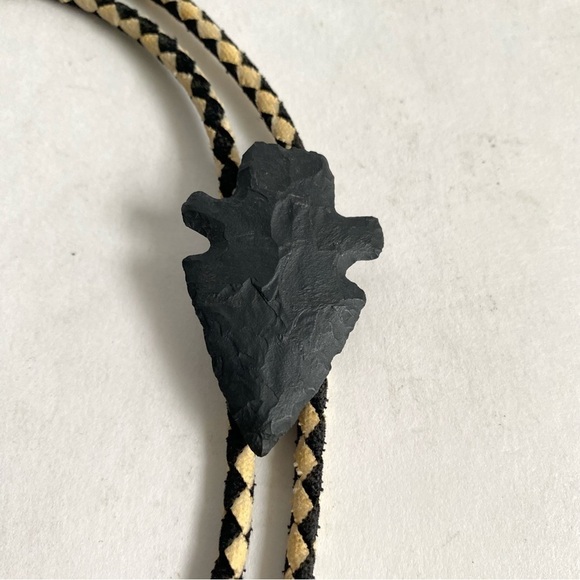 Vintage Arrowhead Bolo Tie Western Black Stone Arrow Head Cord Rockabilly Mens - Picture 4 of 9